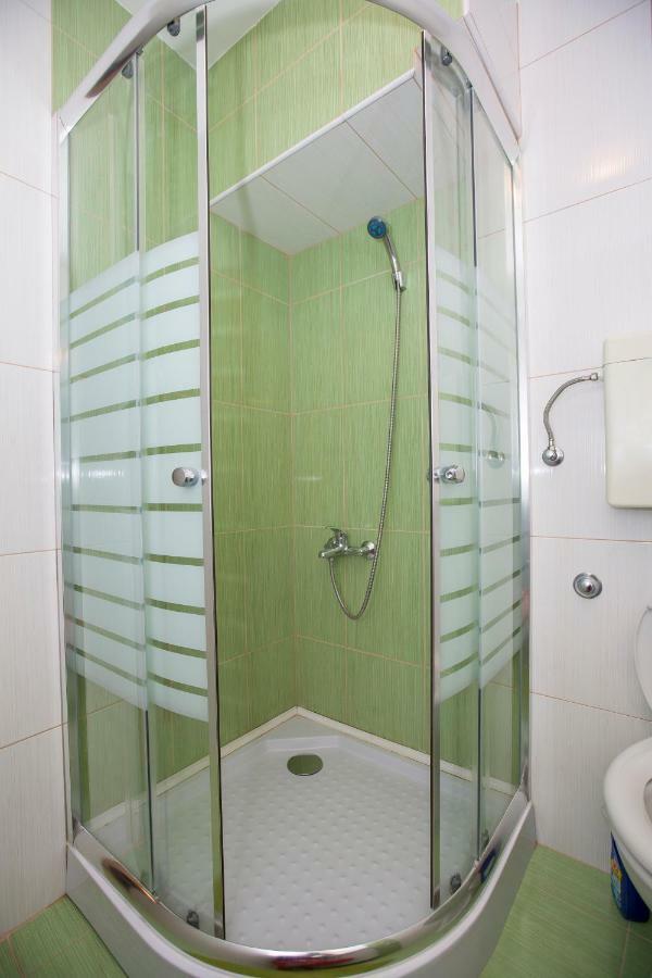 Apartmani Cindric Karlobag Exterior foto